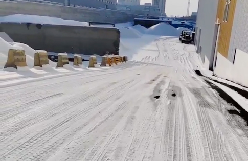 抗凝冰路面
